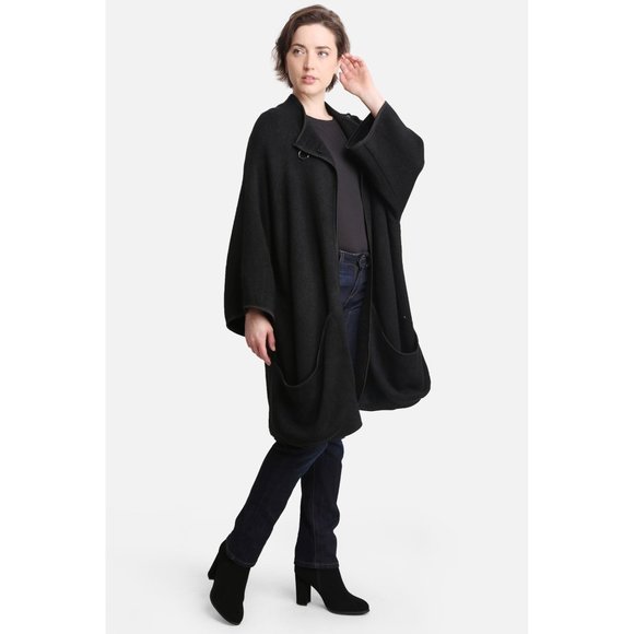 WOMENS BLACK PONCHO CLOAK W/POCKETS / SNAP NECK CLOSURE  - OS - Picture 7 of 11